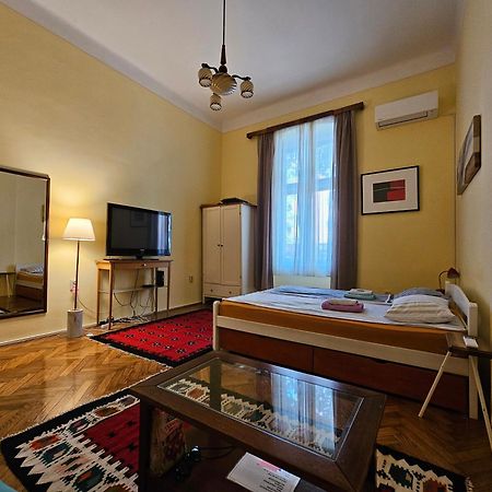 Cricket Park Hostel Beograd Bagian luar foto