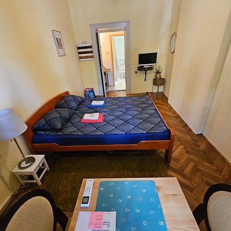 Cricket Park Hostel Beograd Bagian luar foto