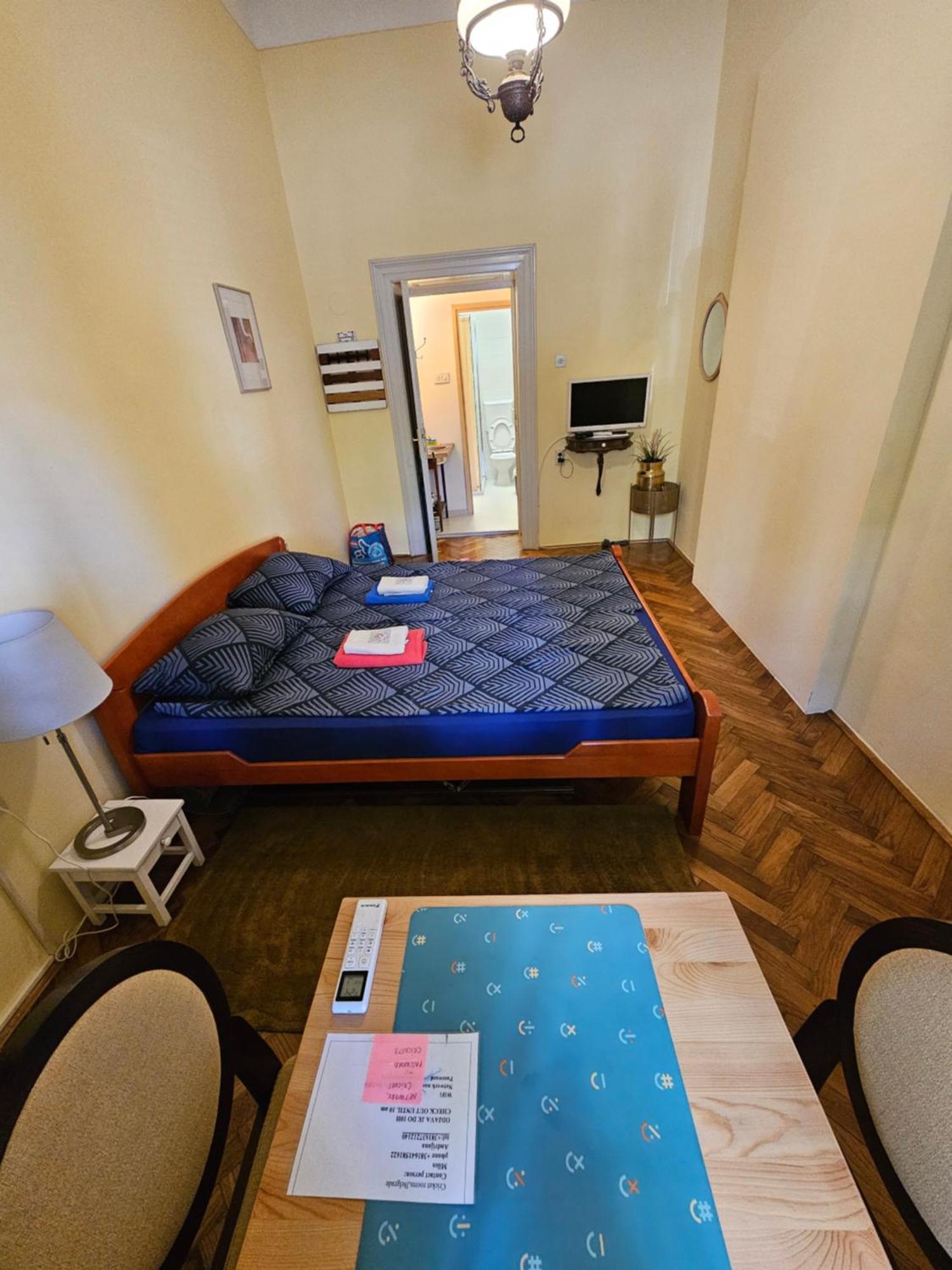 Cricket Park Hostel Beograd Bagian luar foto