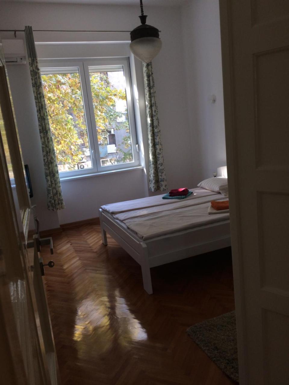Cricket Park Hostel Beograd Bagian luar foto