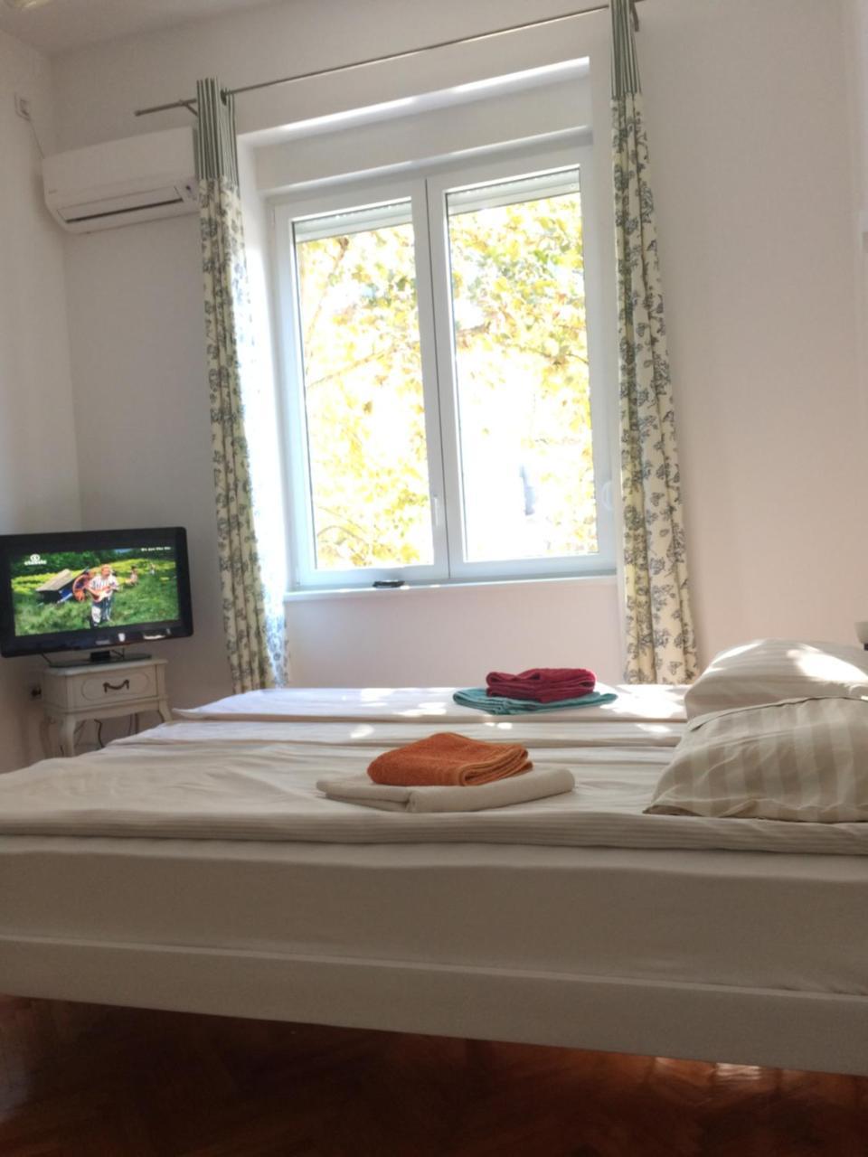 Cricket Park Hostel Beograd Bagian luar foto