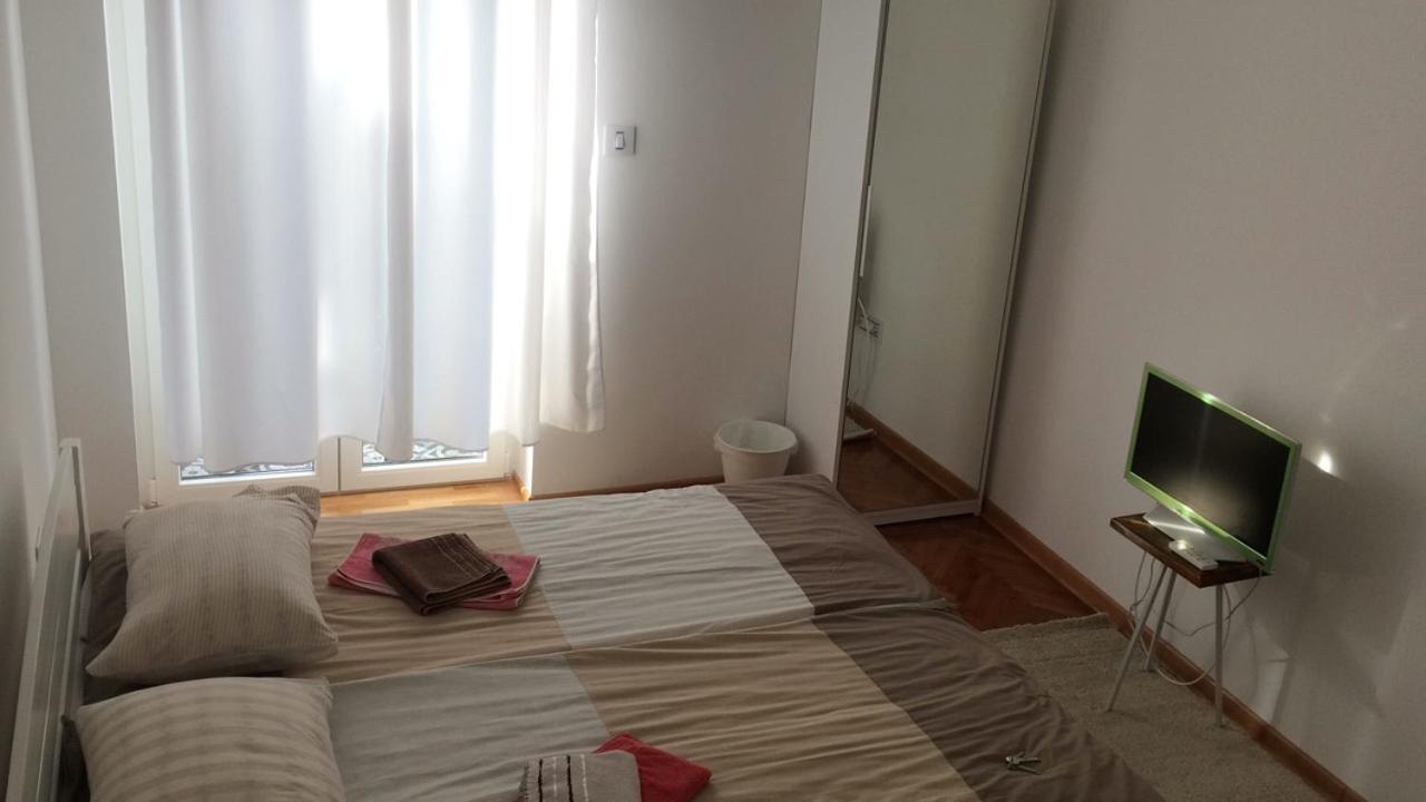Cricket Park Hostel Beograd Bagian luar foto