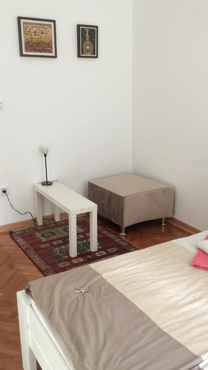 Cricket Park Hostel Beograd Bagian luar foto
