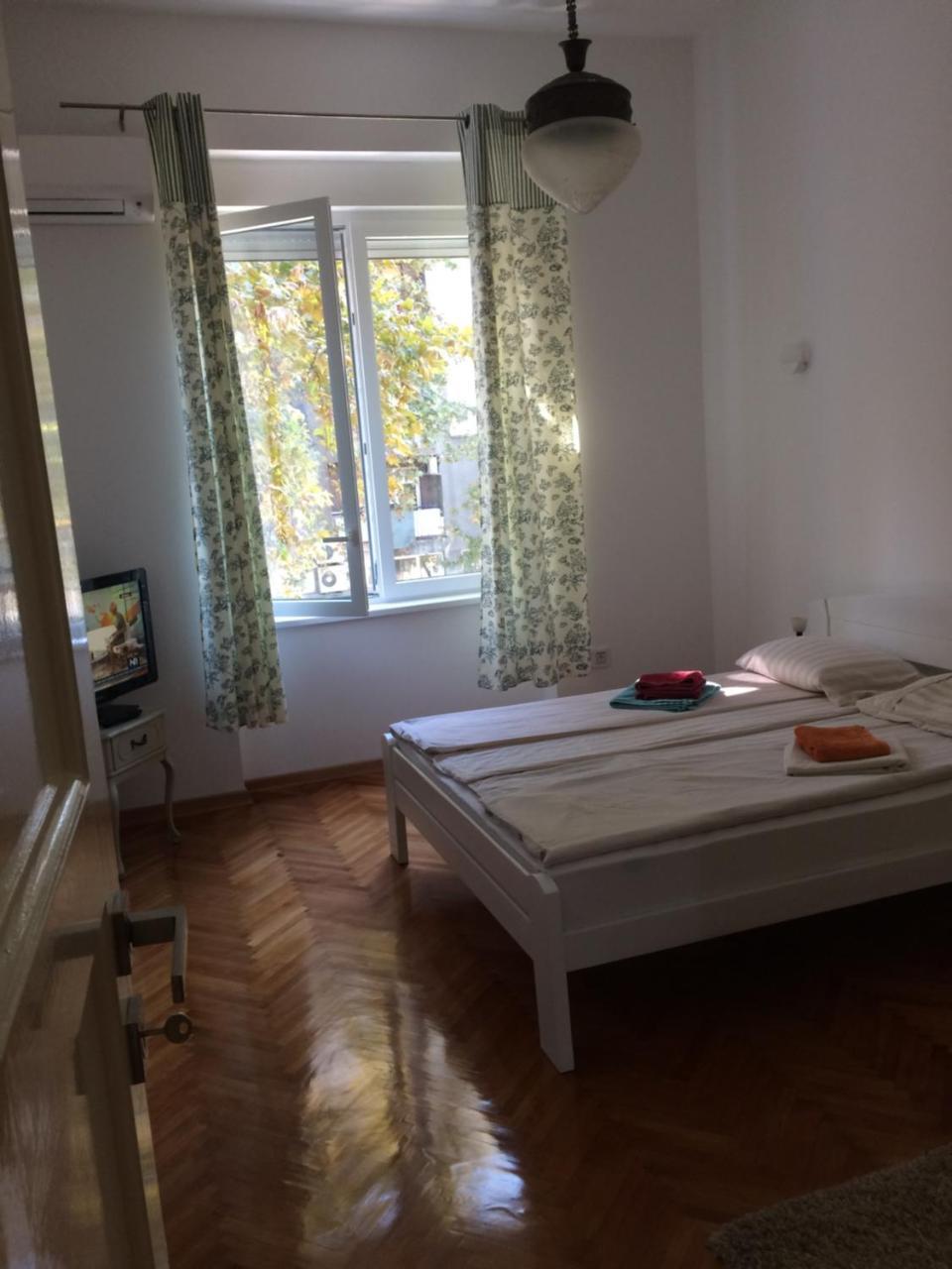 Cricket Park Hostel Beograd Bagian luar foto