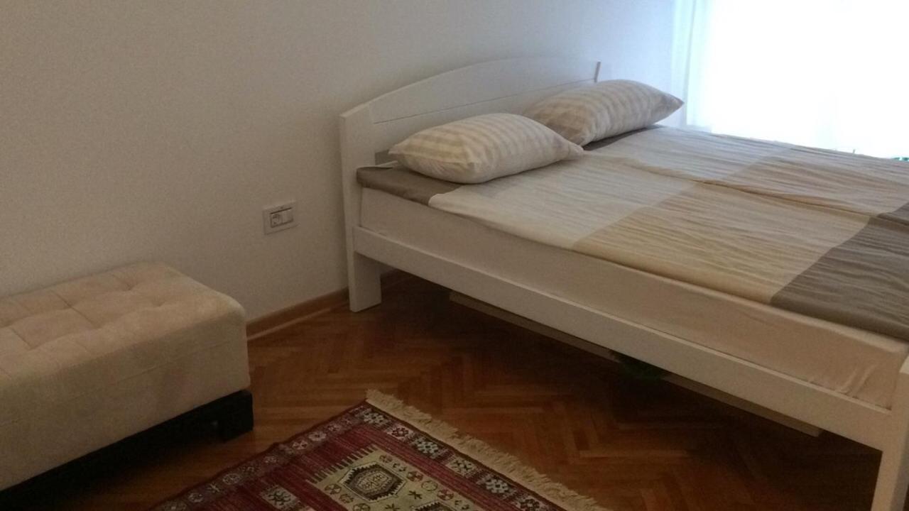 Cricket Park Hostel Beograd Bagian luar foto