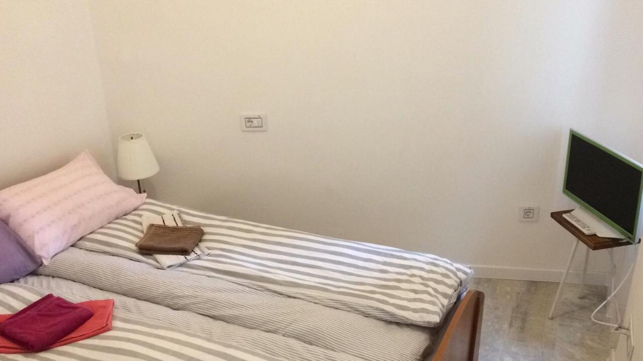 Cricket Park Hostel Beograd Bagian luar foto
