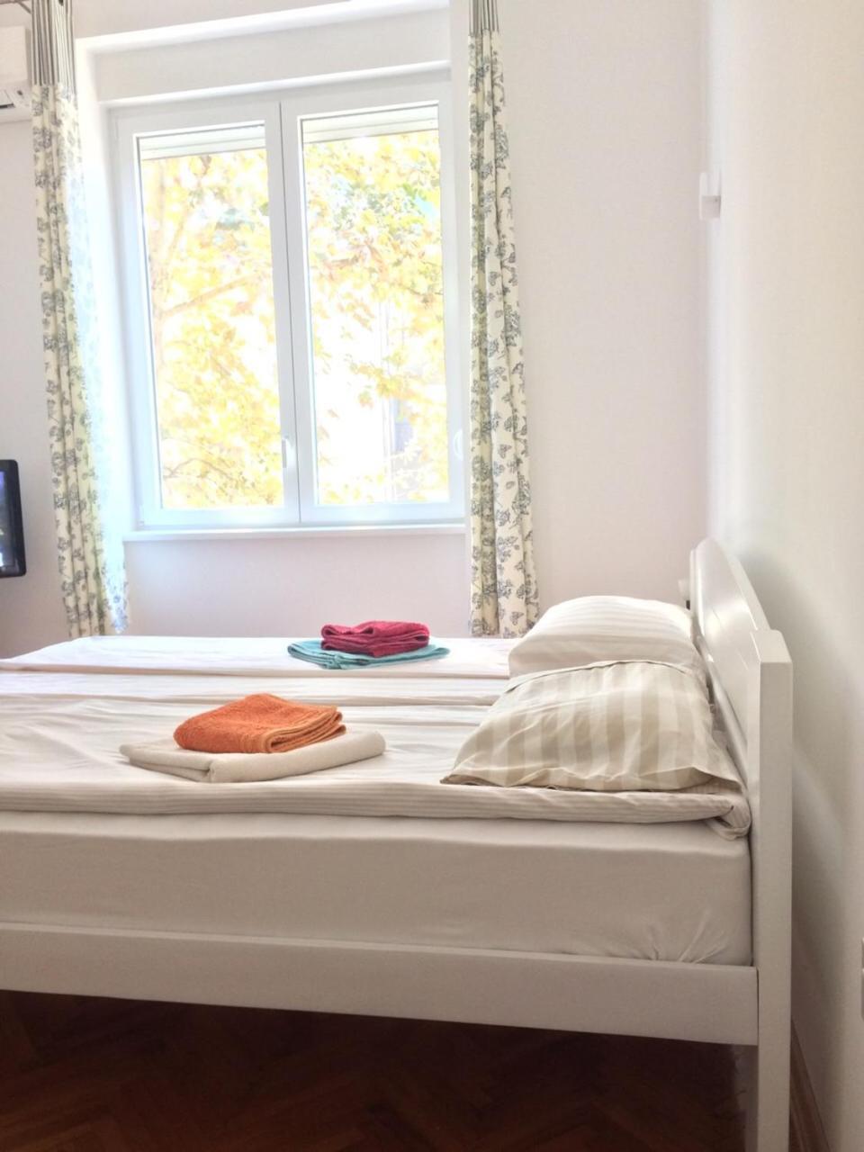 Cricket Park Hostel Beograd Bagian luar foto